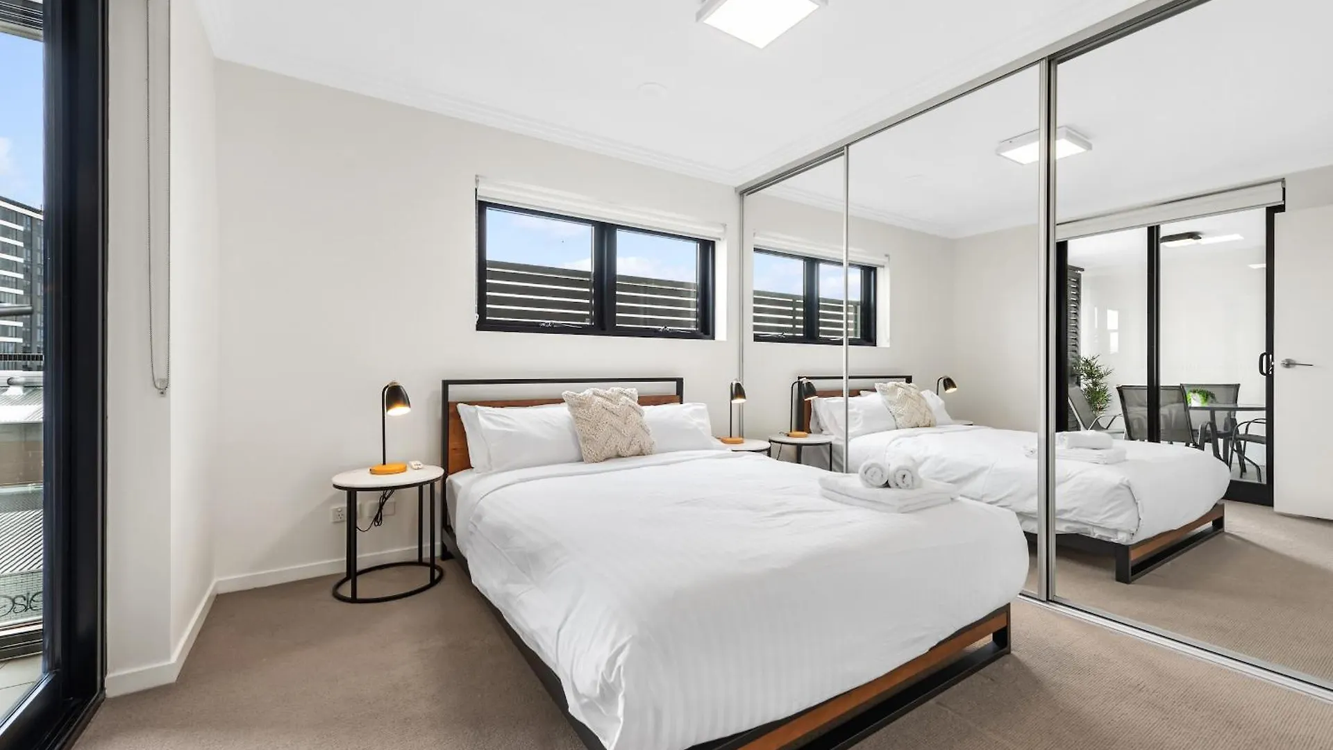 Modern And Central South Bank Apartment! Walk To Cbd Brisbane